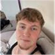 Informatik Student; unterrichtet Mathe-Theorie; Schwerpunkt audiovisuelles Lernen