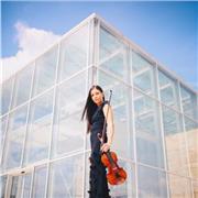 Insegnante di violino per tutte le età. Sono una violinista professionista attiva e offro una metodologia violinistica mista con la scuola dell'Est al West