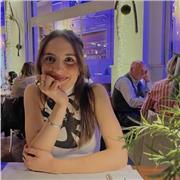 Tuo figlio ha bisogno di aiuto per fare i compiti? Ciao sono Viola e sono qui per aiutarlo!