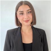 Erfahrene Übersetzerin in Englisch, 4 Jahre Erfahrung im Nachhilfe geben, 1 Jahr Erfahrung im Copy Writing und Übersetzen