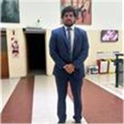 Abogado que imparte clases de español a niños/ adolescentes