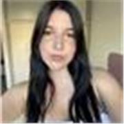 Maestra de Lengua y literatura da clases a niños de primaria y secundaria