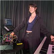 Profesora de lenguaje musical, armonía, fundamentos de composición. Refuerzo para conservatorio o enseñanzas por libre.