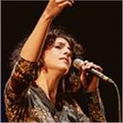 Cantante profesional en activo (especializada en música de las 3 culturas del Mediterráneo) ofrece clases dinámicas