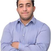 aux étudiants de primaires et pour les personnes âgées qui veulent apprendre aussi l'anglais ou l'arabe