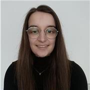 Graduada en Magisterio de Educación Infantil y Máster en Estudios Avanzados sobre el Lenguaje, la Comunicación y sus Patologías.