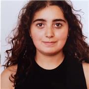 Estudiante del ámbito de la educación para apoyo escolar y en verano para niños de primaria