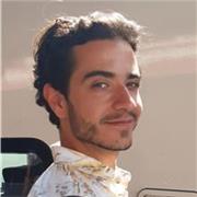 Estudiante de comunicación con mucha experiencia en enseñar idiomas. Fluido en inglés, francés, alemán, Italiano y español.