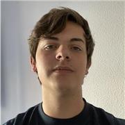 Le defino como una buena persona y amante de los niños.