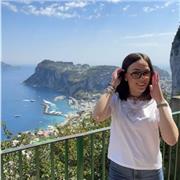 Dottoressa in Giurisprudenza impartisce lezioni di diritto e di materie umanistiche a studenti delle superiori e universitari