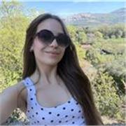 Profesora sin título, estudiante. Voy a dar clases a niños/as de entre 5 y 16 años.