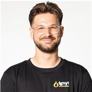 Native Australian tutor making English fun for every child
