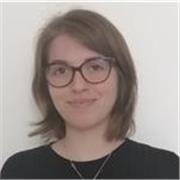 Studentessa universitaria impartisce lezioni di inglese a studenti fino a primo biennio delle superiori