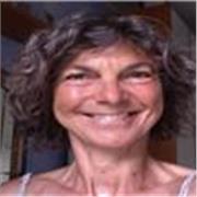 Insegno italiano adulti e ragazzi. Sia on-line che di persona. Sono laureata e di madre lingua italiana
