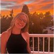 Doy clases particulares de inglés ya que tengo el título FCE (B2) y durante toda secundaria y bachillerato se me ha dado muy bien