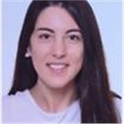 Profesor que imparte clases de todas las materias a niños de etapas infantil y primaria