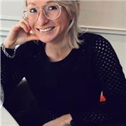 Diplômée d’un Master en droit privé et performante en droit des assurances.