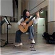 Lezioni di chitarra personalizzate per ogni livello. Tecnica, accordi, teoria e brani che ami, imparando con divertimento!