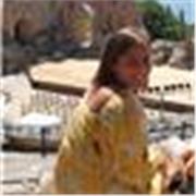 Laureata in Mediazione Linguistica e Traduzione nelle lingue inglese, francese e spagnolo offre lezioni private