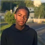 Professeur à domicile, qui donne de cours de soutien scolaire pour primaire et collégiens.