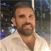 Chimico iscritto all'Albo dà lezioni di chimica a studenti di scuole superiori e università. 