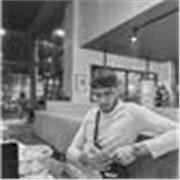 English tutor teaching English to students of all ages, regardless of experience