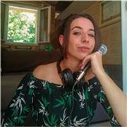 Cantante e cantautrice, laureata in Advanced Music Performance and Songwriting, propone lezioni di canto moderno e songwriting