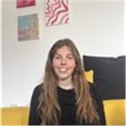 Profesora con experiencia de francés (nativa), inglés, catalán y castellano. 