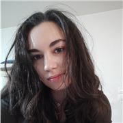 Étudiante donne cours particuliers pour élève de primaire et collège