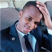 Professeur particulier donne cours de soutien scolaire aux élèves de primaire et collège