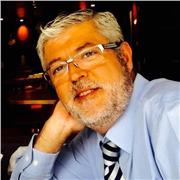 Profesor de comunicación, periodismo radiofónico y podcast. Amplia experiencia universitaria en Periodismo y Comunicación Audiov.