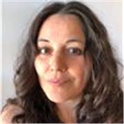 Profesora de español para todas las edades y niveles, con estudios en lingüística y literatura hispánicas.