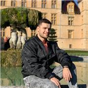 Professeur de français et de langues expérimenté et diplômé