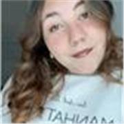 Sono motivata ad aiutare bambini e ragazzi nei compiti dopo scuola, creando un ambiente sereno che favorisca la crescita personale