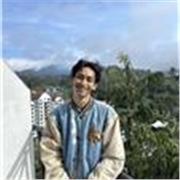 English speaker who teaches based on student preference and through consistent practice.