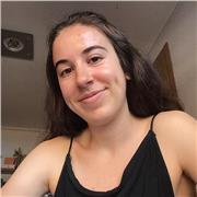 Profesora de Inglés imparte clases a niños de todas las edades