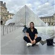 Doy clases de español a cualquier estudiante que lo necesite, soy deportista, profesor de artes marciales y también enseño online