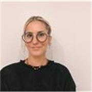 Soy Licenciada en Ciencias de la
Comunicación, aficionada del castellano y la lengua, y tengo un nivel C2 de inglés.