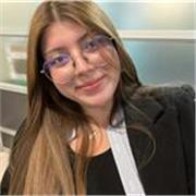 Profesora de matemáticas con experiencia enseñando a niños, adolescentes y estudiantes universitarios