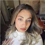 Ragazza di 20 anni che offre ripetizioni di inglese