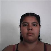 Profesora de lengua castellana y literatura imparte clase a niños de todas la edades