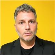 Profesor de fotografía, docente y fotógrafo profesional con experiencia universitaria y 30 años trabajando para empresas exigentes