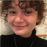 Laureata in Management offre lezioni di economia e matematica