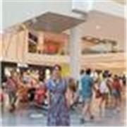 Me defino profesora de dibujo y Ofrezco servicio de apoyo escolar, ayudando a los niños con sus deberes especialmente lengua.