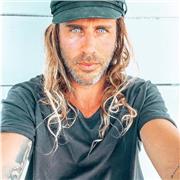 Especialista en Marketing Digital e IA aplicada. Clases prácticas para emprendedores, creadores y profesionales, online y presenci