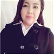 ingeniero impartiendo clases a jóvenes y adultos