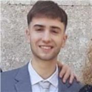Profesor particular reparte clases de matemáticas