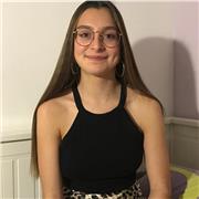 Hola! Soy Alícia Caballero y he estudiado Relaciones Internacionales. Tengo experiencia dando clases online i presencial (lengua, matemáticas, preparación para exámenes, historia, filosofía, etc.) a alumnos des de primaria hasta bachillerato