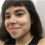 Profesora de programacion imparte clase a niños de todas las edades