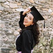Professora de matemática, geometria e física com experiência em aulas on-line e presenciais